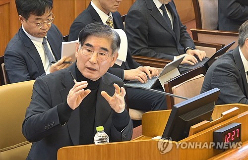 김용현 전 국방부 장관이 지난 1월 23일 서울 종로구 헌법재판소에서 열린 윤석열 대통령 탄핵심판 4차변론에 증인으로 출석해 발언하고 있다.  [헌법재판소 제공=연합뉴스]